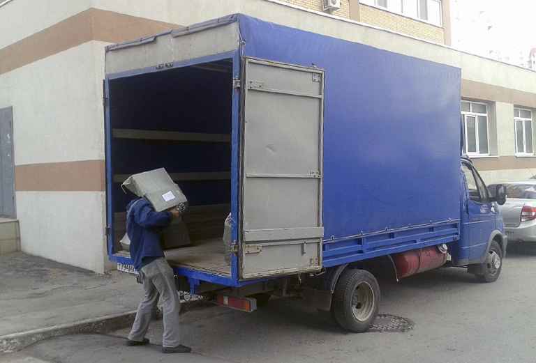 Автоперевозка одной коробки с вещами, ковра дешево попутно из Кемерово в Сочи